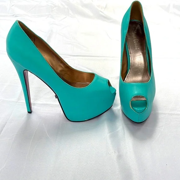 Brand Marco Gianni peep toe teal heel with pink bottoms 6 1 4 inch heels size 41
